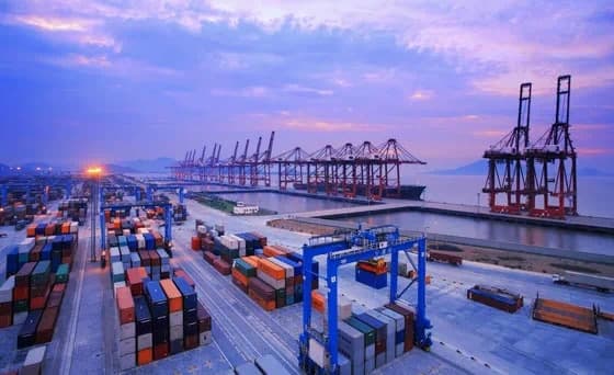 国际贸易实务：外贸订单骤减，港口空箱堆积如山
